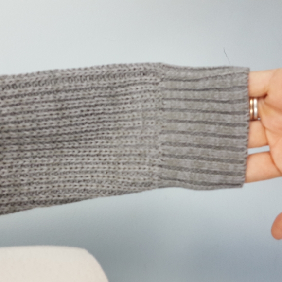 Women's Wild Fable V-Neck Pullover Gray Sweater - Picture 4 of 8